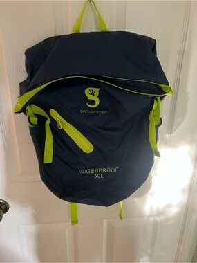 Geckobrands Waterproof 30L Backpack in Navy and Lime